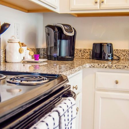 Cozy Condo, Minutes From Broadwy, Sleeps 5 Nashville Esterno foto